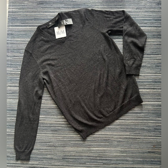 Calvin Klein Men’s Extra Fine 100% Merino Wool V-Neck Sweater Charcoal Grey Med. - Picture 3 of 6